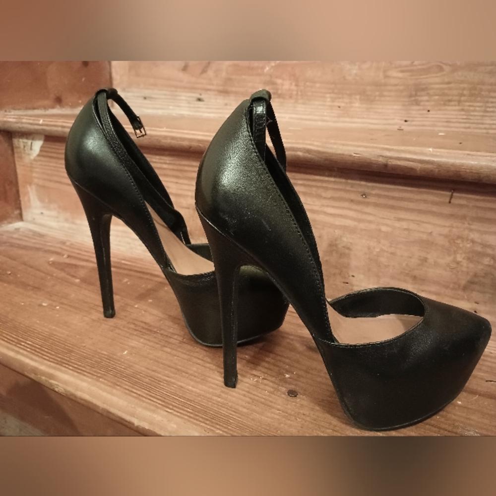 Steve Madden Black Leather High Heels